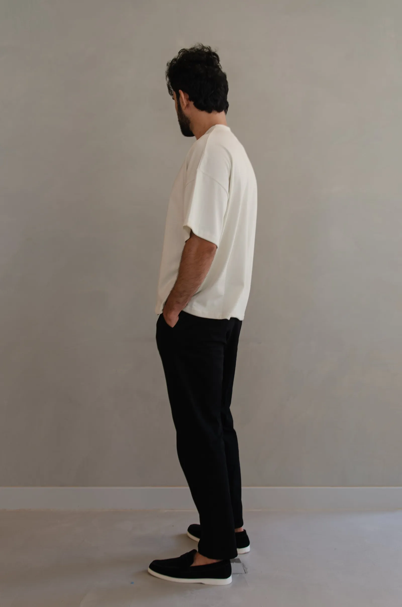 NEAR heavyweight vintage-white tee printed “the mind likes drama” — photo 1 of 11.