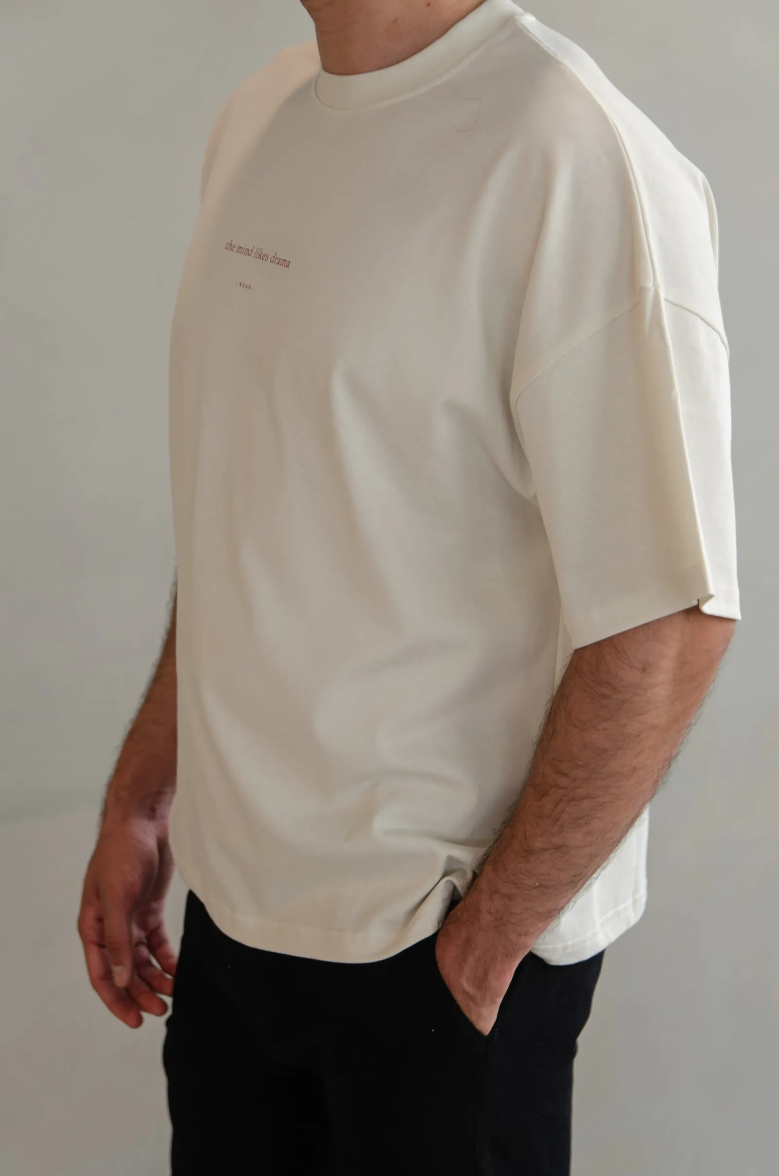 NEAR heavyweight vintage-white tee printed “the mind likes drama” — photo 7 of 11.