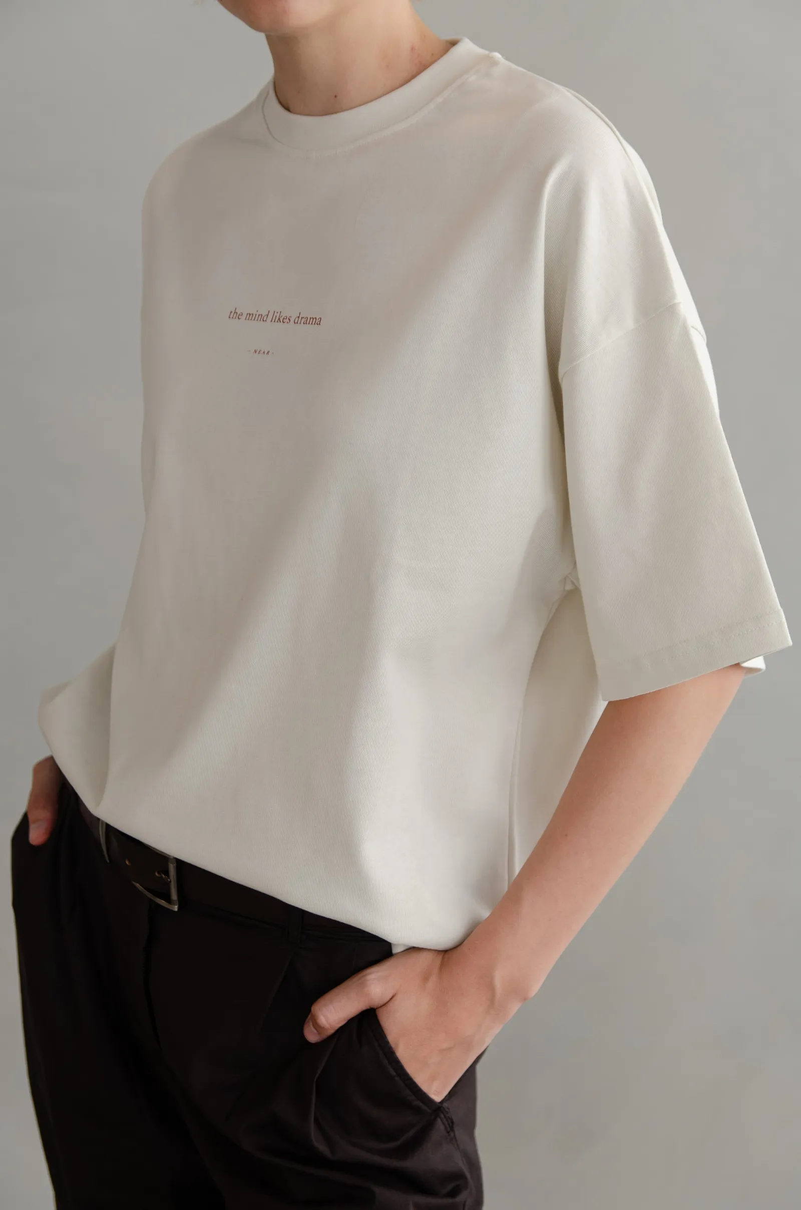 NEAR heavyweight vintage-white tee printed “the mind likes drama” — photo 11 of 11.